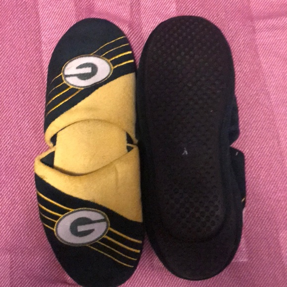 GREEN BAY PACKERS SLIPPERS - Picture 3 of 3